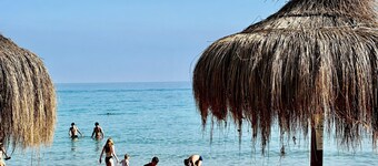 Apartment with beautiful views in the best area of La Manga. Right on the beach.