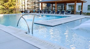 Piscine extérieure, cabanas gratuites