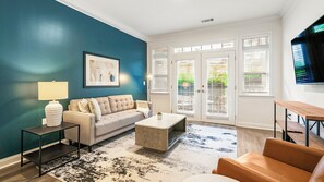 Standard Apartment, 2 Bedrooms, 2 Bathrooms | Living area