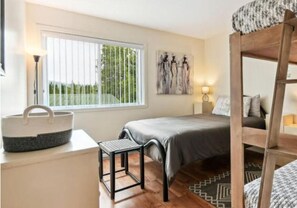 1 chambre, fer et planche à repasser, Wi-Fi, draps fournis