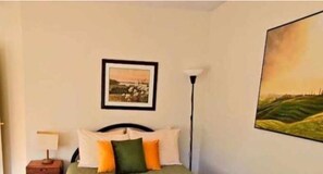 1 habitación, tabla de planchar con plancha, wifi y ropa de cama 