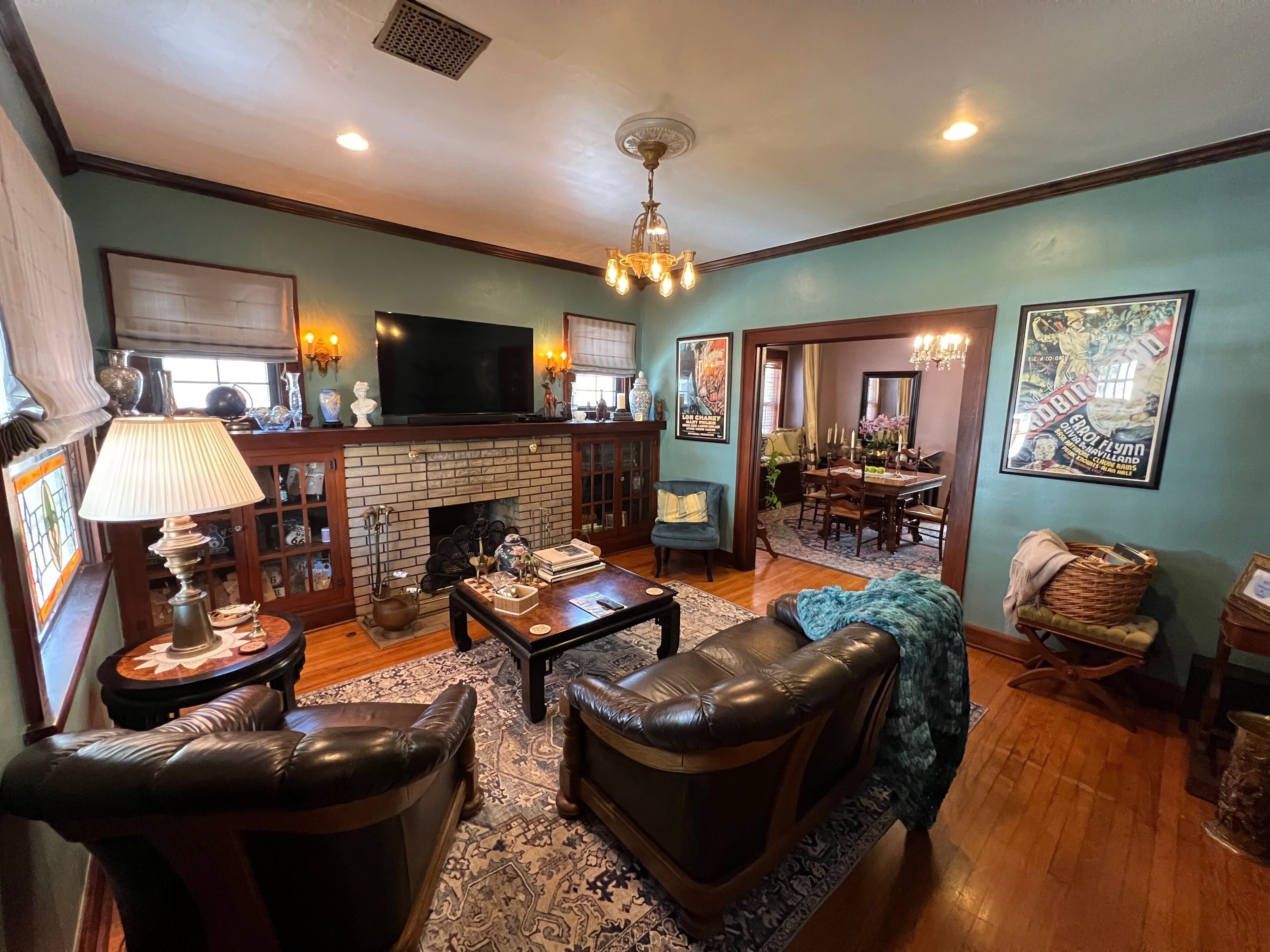 Smart TV, fireplace, DVD player, books