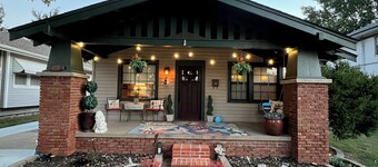 Charming 2-Bedroom Bungalow: Historic Route 66 & Crossroads of America!