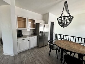 Dining - 3-bedroom condo in beautiful Scottsdale with AC, WiFi, fitness room (Scottsdale)