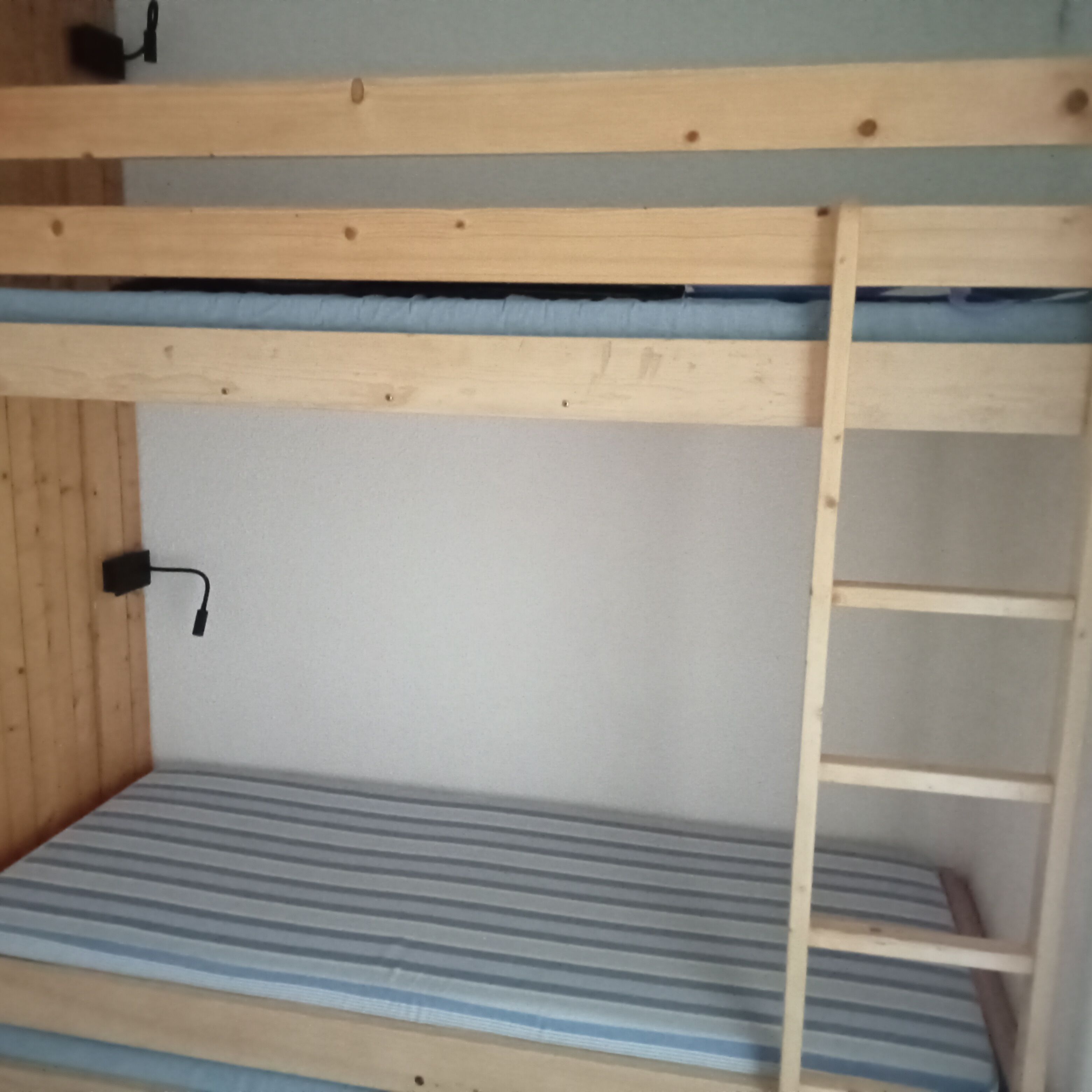 1 bedroom, bed sheets