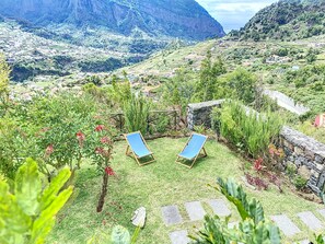 House | 1 bedroom - Magical Mountain Retreat - Zembica by Atlantic Holiday (São Vicente)