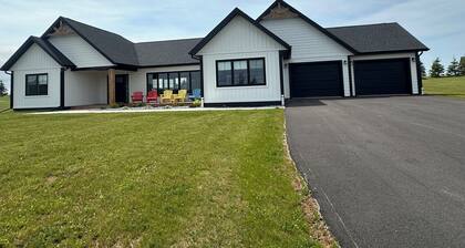 3 Bedroom Granville On The Water Home, Minutes To Golf and Beaches