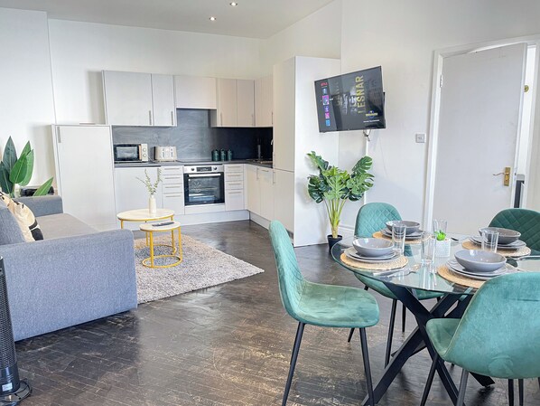 Fridge, microwave, oven, stovetop