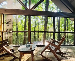 Interior - Lazy Bear Treehouse 2-br cabin, pet friendly, minutes to Helen and wineries (Sautee Nacoochee)