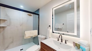 淋浴設備、風筒、提供毛巾