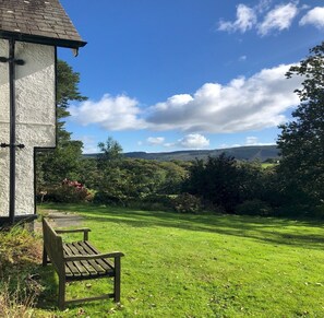 Property grounds - Beautiful Detached Farm House Near Lake Coniston - Pass the Keys (Torver)