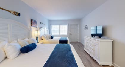 Expansive Double King Room for a Luxurious Group Stay