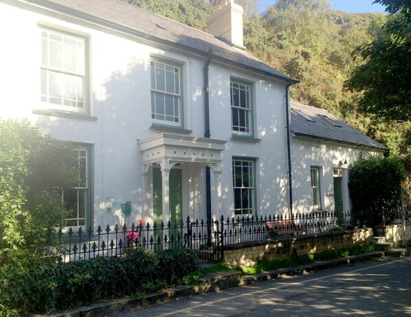 Exterior - Castle Rock, Llangrannog (Llangrannog)