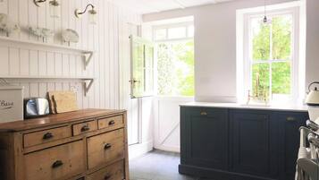 Refrigerador, microondas, lavavajillas y tostadora