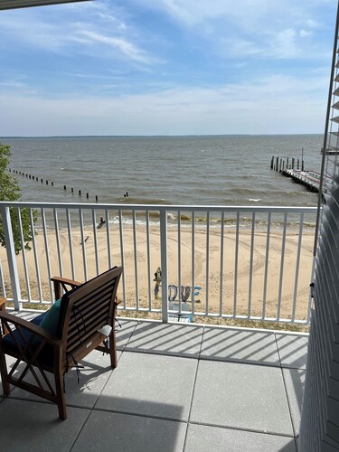 The Beached Whale! 2-bedroom condo with seasonal pool access in Colonial Beach