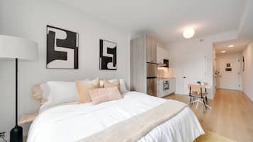 Studio, 1 Queen Bed, Non Smoking | 1 bedroom, iron/ironing board, free WiFi
