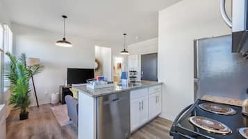 Superior Apartment | Private kitchen | Full-size fridge, microwave, oven, stovetop