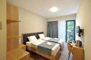 Basic Twin Room | Desk, soundproofing, free WiFi - Garden Boutique Hotel (Tbilisi)