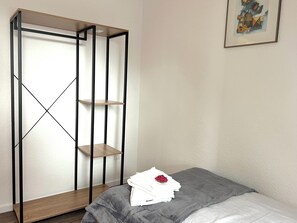 2 dormitorios, tabla de planchar con plancha, wifi gratis y ropa de cama
