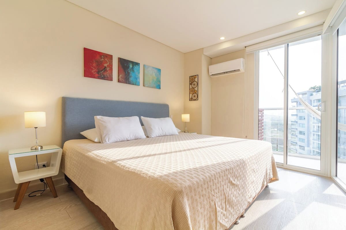 Comfort Apartment | 2 bedrooms, blackout drapes, iron/ironing board, free WiFi