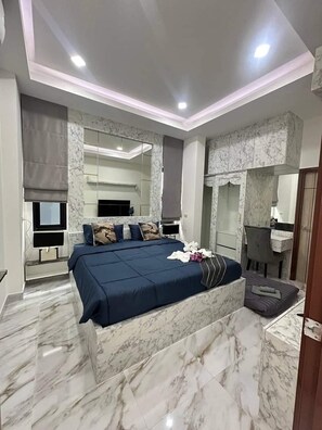 3 bedrooms, iron/ironing board, WiFi, bed sheets