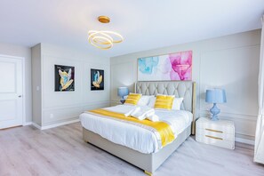 5 bedrooms, iron/ironing board, WiFi, bed sheets