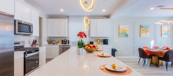 Spacious 5-bedroom villa with AC, WiFi in vibrant Las Vegas