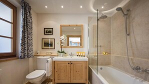 Dusche, Haartrockner, Handtücher