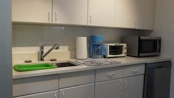 Family Apartment, 2 Bedrooms, Balcony, City View | Private kitchen | Full-sized fridge, microwave, oven, stovetop