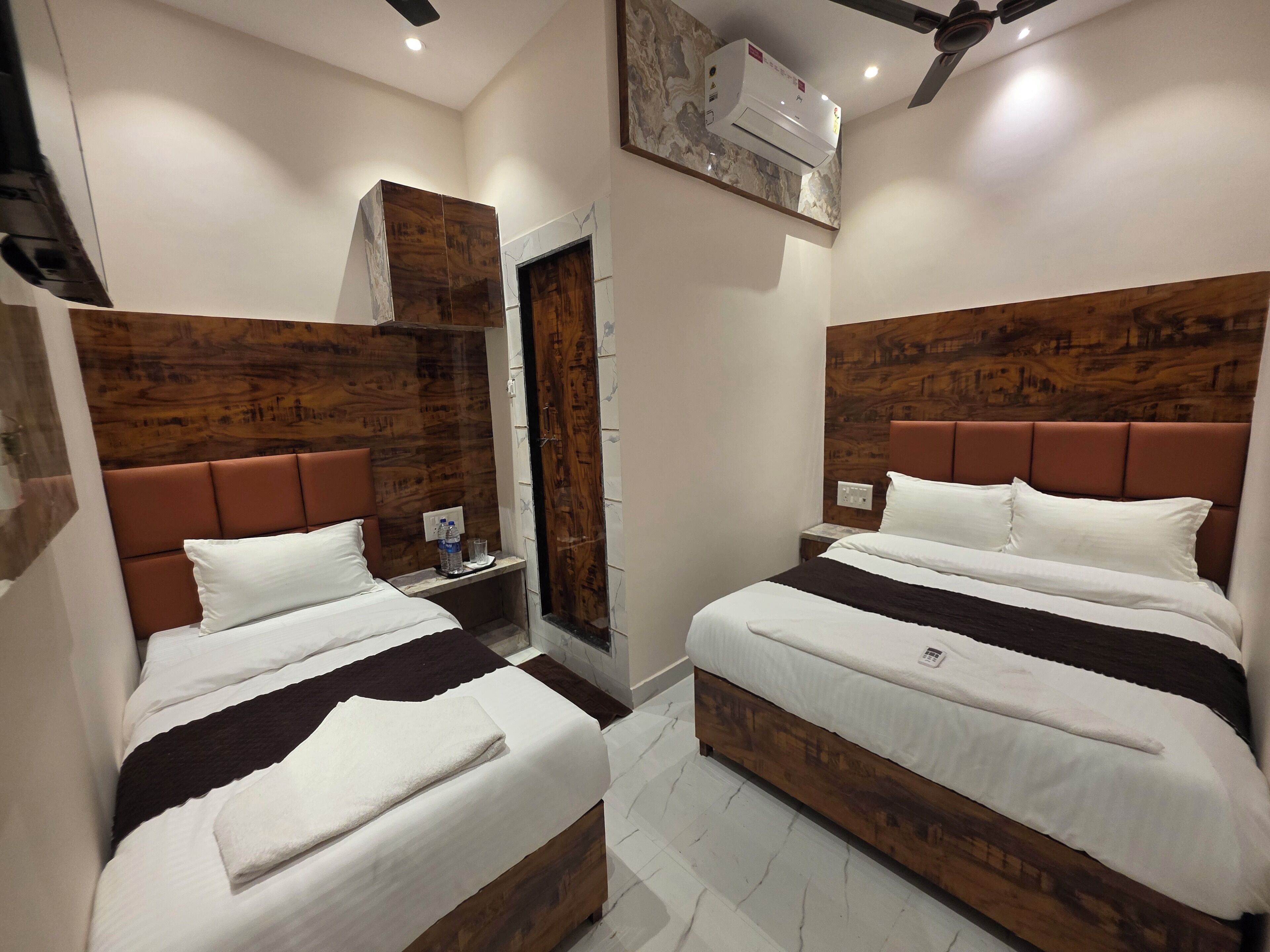 Deluxe Triple Room | Wardrobe