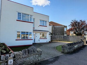 Exterior - Art Deco 5-bedroom house with WiFi in Weston-super-Mare Close to Beach & Town (Weston-super-Mare)