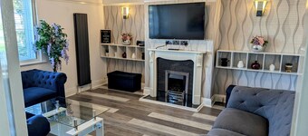 Art Deco 5-bedroom house with WiFi in Weston-super-Mare Close to Beach & Town