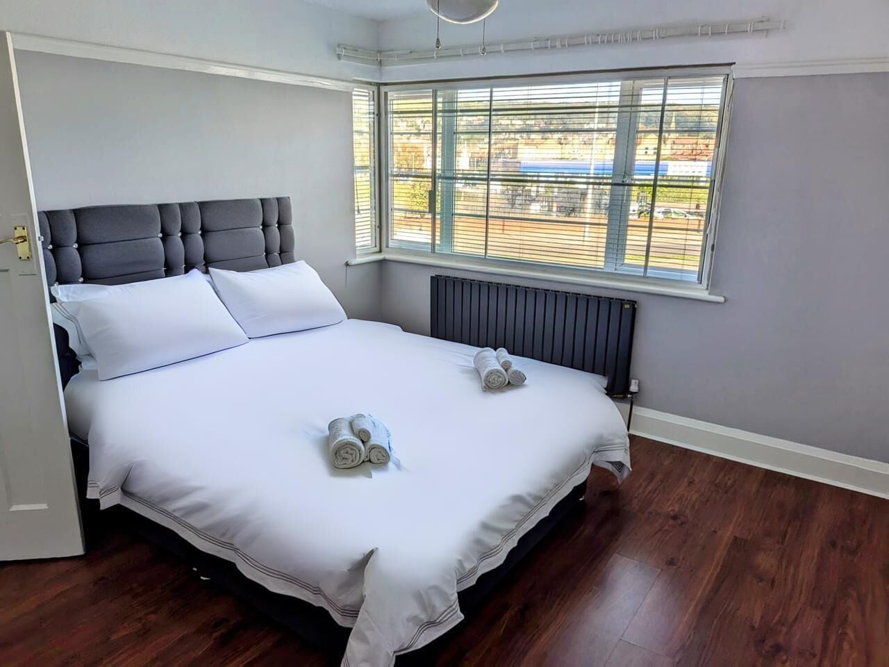 5 bedrooms, iron/ironing board, WiFi, bed sheets