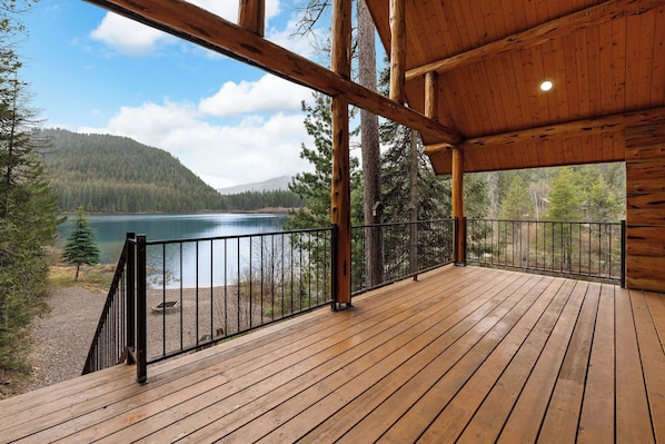 Terrace/patio - Rustic Cabin on Spoon Lake with Stunning Views (Columbia Falls)