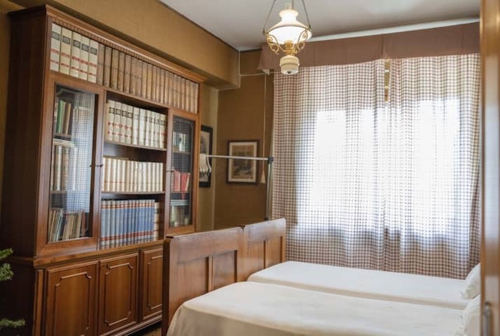 4 bedrooms, desk, travel cot, WiFi