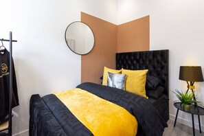 1 habitación, tabla de planchar con plancha, wifi gratis y ropa de cama 