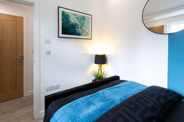 1 habitación, tabla de planchar con plancha, wifi y ropa de cama 