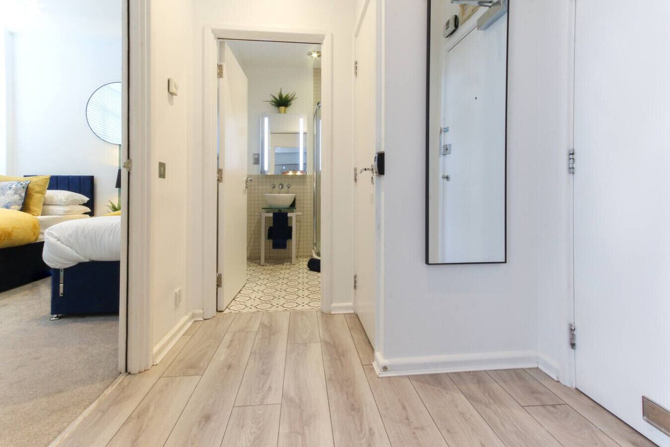 1 chambre, bureau, fer et planche à repasser, Wi-Fi gratuit