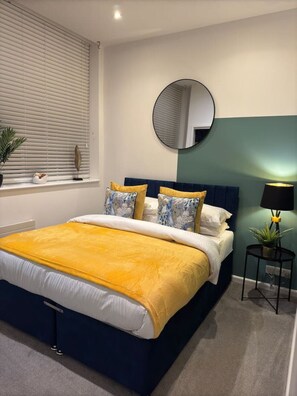 1 habitación, escritorio, tabla de planchar con plancha y wifi