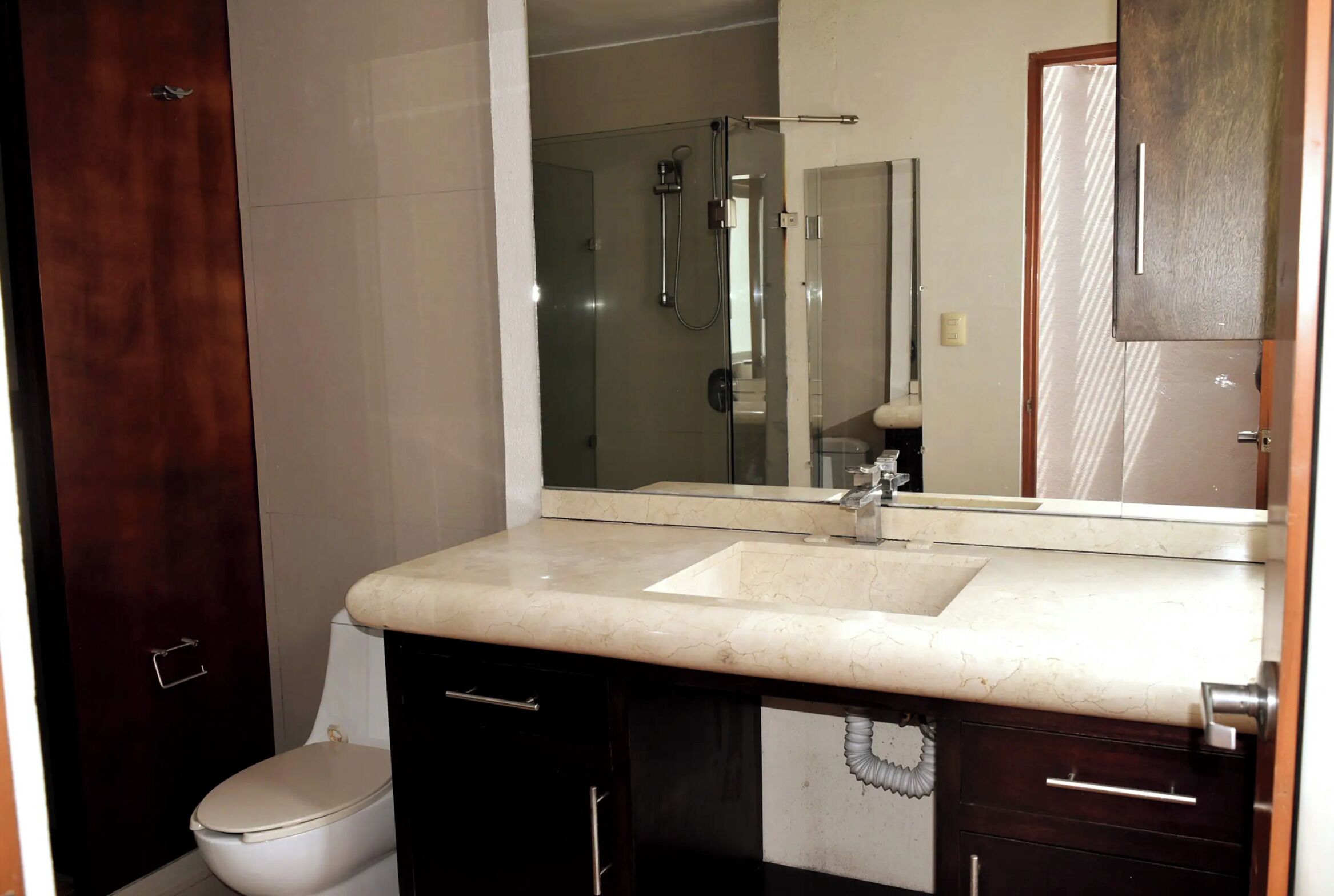 Family House, Patio, Garden View | Bathroom | Towels, soap, shampoo, toilet paper