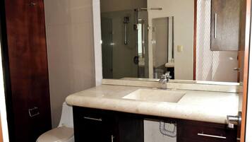 Family House, Patio, Garden View | Bathroom | Towels, soap, shampoo, toilet paper