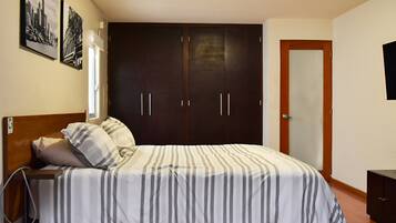 Family House, Patio, Garden View | 4 bedrooms, iron/ironing board, free WiFi