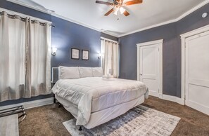 5 bedrooms, iron/ironing board, free WiFi - Blue Hideaway (Memphis)