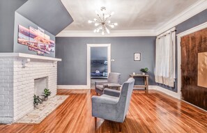 Living area - Blue Hideaway (Memphis)