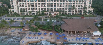 403 Landmark Resort Cozumel luxury beachfront condo, oceanview, snorkel paradise