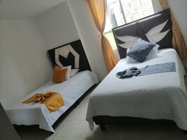 Espacio para trabajar con laptop y wifi gratis