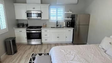 1 chambre, fer et planche Ă repasser, Wi-Fi gratuit, draps fournis