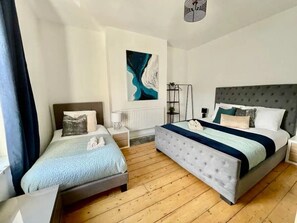 2 bedrooms, desk, iron/ironing board, Internet
