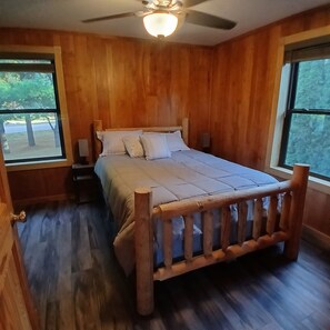 3 bedrooms, free WiFi, bed sheets, wheelchair access