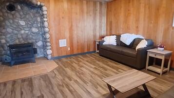 Een smart-tv en een open haard